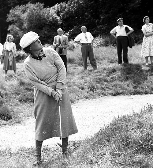 Patty Berg plays out of trouble at Wentworth in 1951